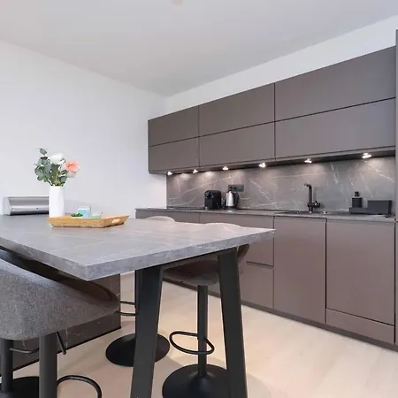 Jegeho Family Escape With Garden, Hot Tub And Free Parking * Братислава