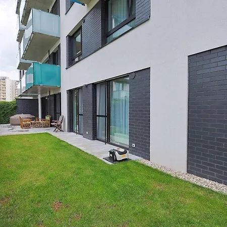 Апартаменты Jegeho Family Escape With Garden, Hot Tub And Free Parking